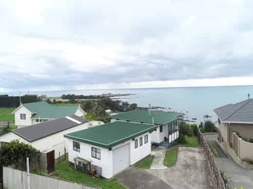 21 Otutehapari Road, Waihau Bay