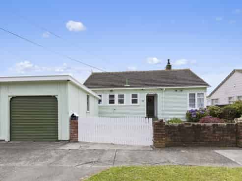 35 Hunter Street, Taita