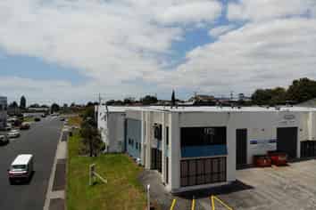 For Lease: Multi-purpose industrial unit (282 sqm) in Westec