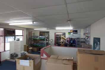 For Lease: Multi-purpose industrial unit (282 sqm) in Westec