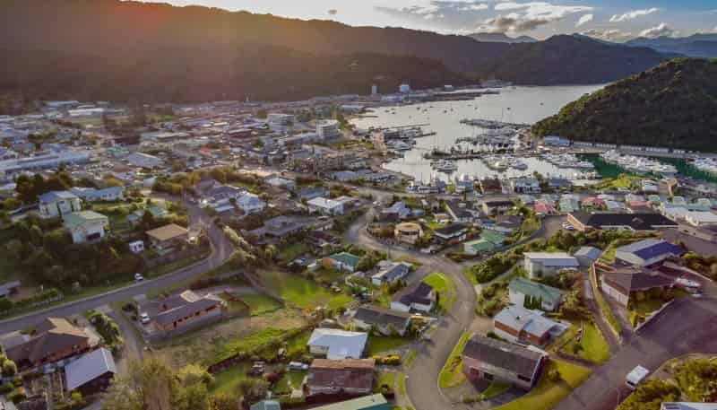 25a and 25 Seaview Crescent, Picton