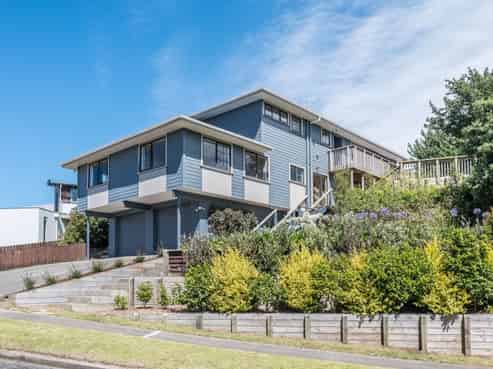 42 Hicks Crescent, Waikanae Beach