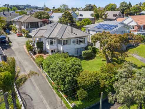 12 Hadfield Avenue, Waterview