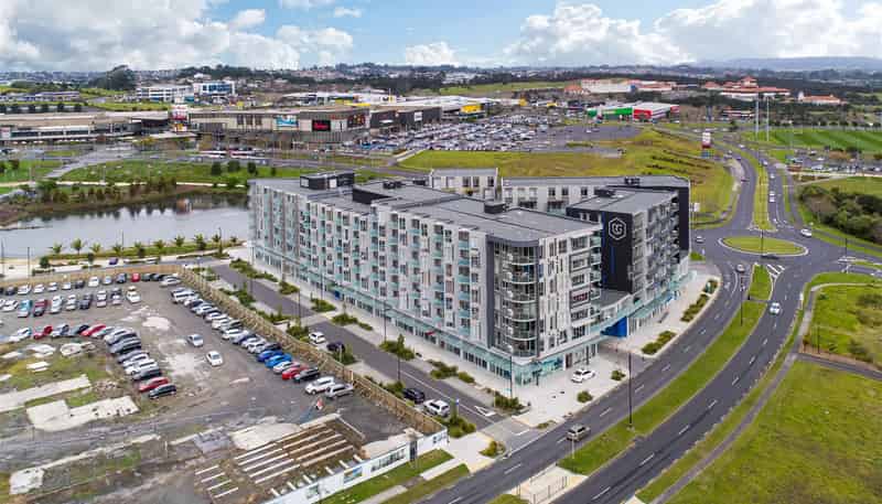 Retail 6/3 Rose Garden Lane, Albany