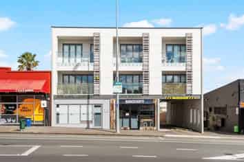 Luxury of lake road business 