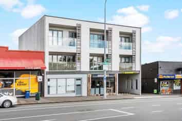 Luxury of lake road business 