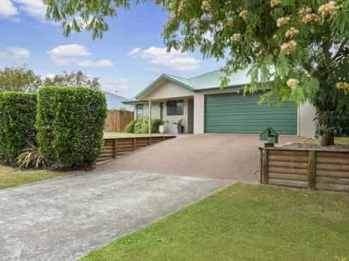 7 Grasmere Court, Huntington