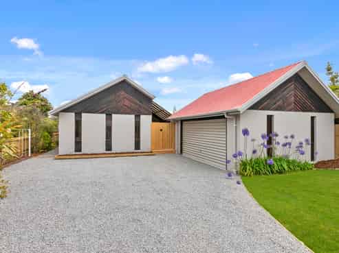 176 Rocking Horse Road, Southshore