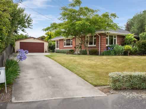 8 Merton Place, Bryndwr