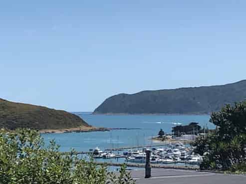 8A Kiriwai Road, Paremata