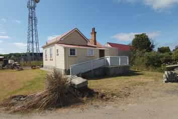 Quaint small office on Main rd. Kumeu
