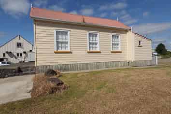 Quaint small office on Main rd. Kumeu