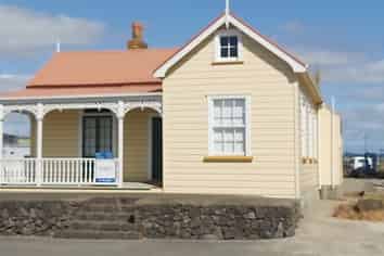 Quaint small office on Main rd. Kumeu