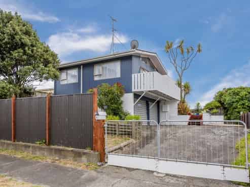 62 Toi Street, Otaki Beach