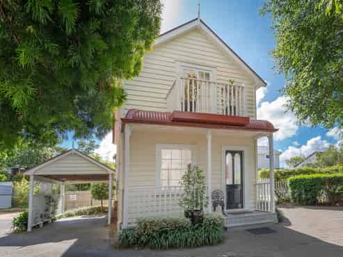 22 Beach Road, Northcote Point