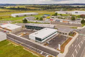 RETAIL / HOSPITALITY OPPORTUNITY IN BUSY DEVEL...