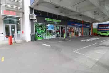 Adelaide Road Showroom with parking