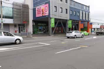 Adelaide Road Showroom with parking