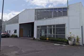 Functional Warehouse / Office