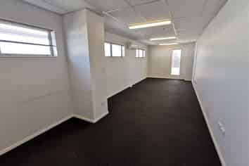 Modern 394sqm Warehouse / Showroom / Office