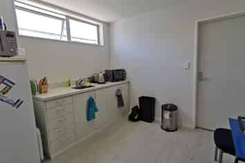 Modern 394sqm Warehouse / Showroom / Office