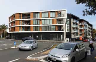 MT EDEN RETAIL - HUGE EXPOSURE AND FRONTAGE