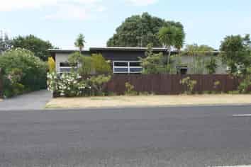 508 Ocean Rd, Whangamata