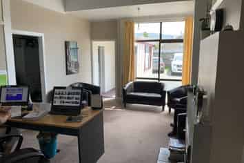 Commanding Maori Hill location