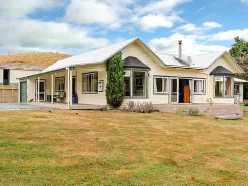 1828 Tarata Road, Tarata