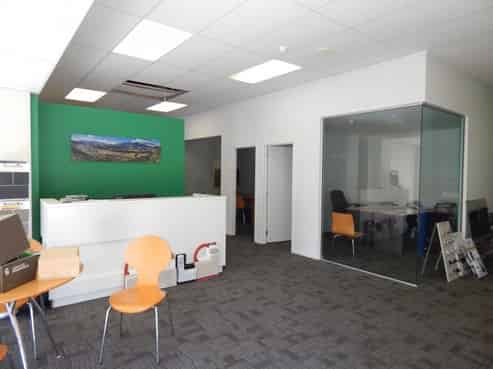 Office/showroom for lease 