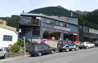 Office/showroom for lease 