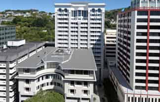 QUALITY FIT-OUT ON THE TERRACE