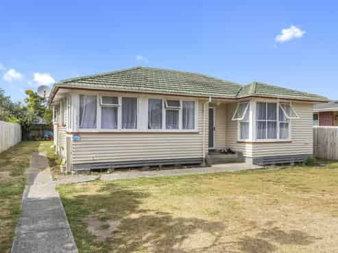 8 Aspiring Crescent, Chartwell