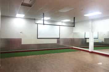 Well appointed office/showroom facilities