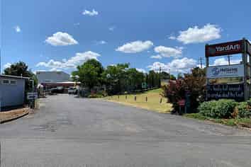 Spas, Garden Art & Supplies - Franklin - $250k