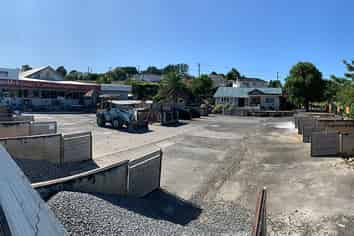 Spas, Garden Art & Supplies - Franklin - $250k