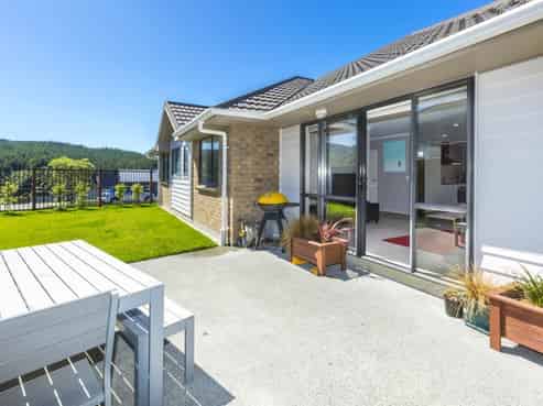 6 Mcewen Crescent, Riverstone Terraces