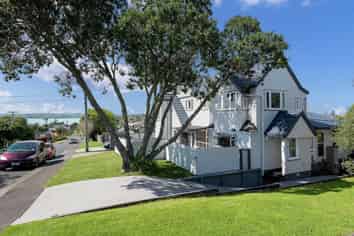 19 Beach Rd, Howick