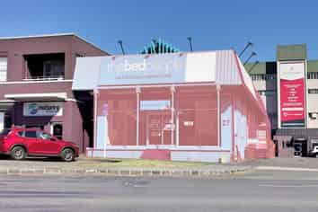 High Exposure Retail in Newmarket!