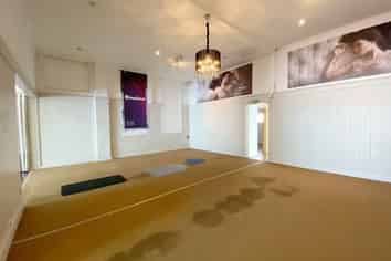 High Exposure Retail in Newmarket!