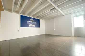 High Exposure Retail in Newmarket!