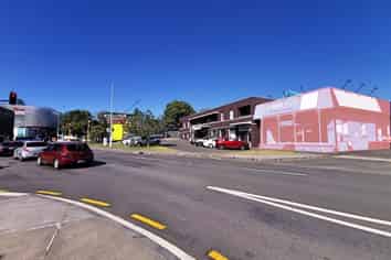 High Exposure Retail in Newmarket!