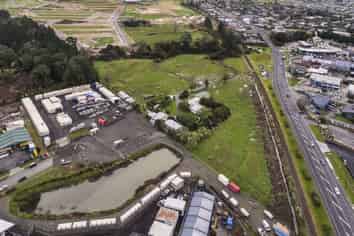 Large format yard space in Kumeu