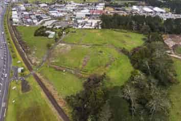 Large format yard space in Kumeu