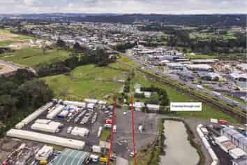 Large format yard space in Kumeu