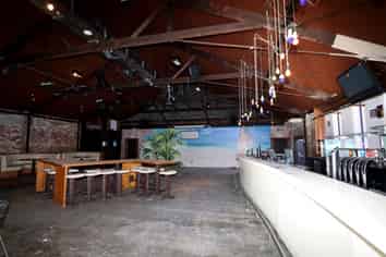 Bar/Restaurant Opportunity