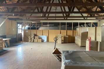 WAREHOUSE SPACE WITH CHARACTER