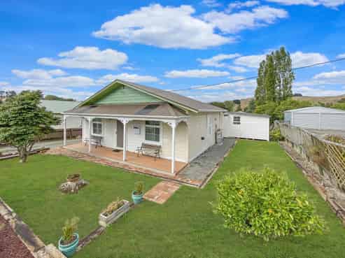 8 Paraekaretu Street, Hunterville