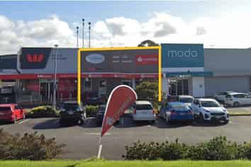 GREAT SHOWROOM IN HOMEZONE CENTRE