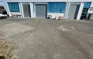 1000m2 warehouse with decent yard